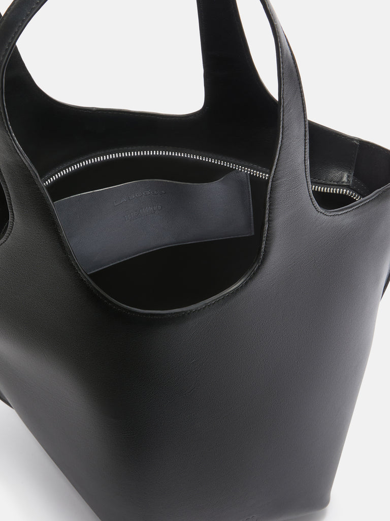 ''La Scoop'' black shoulder bag