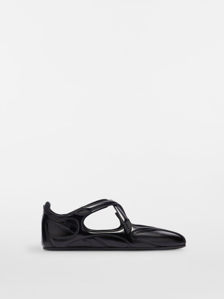''Floor 01'' black ballerina flat
