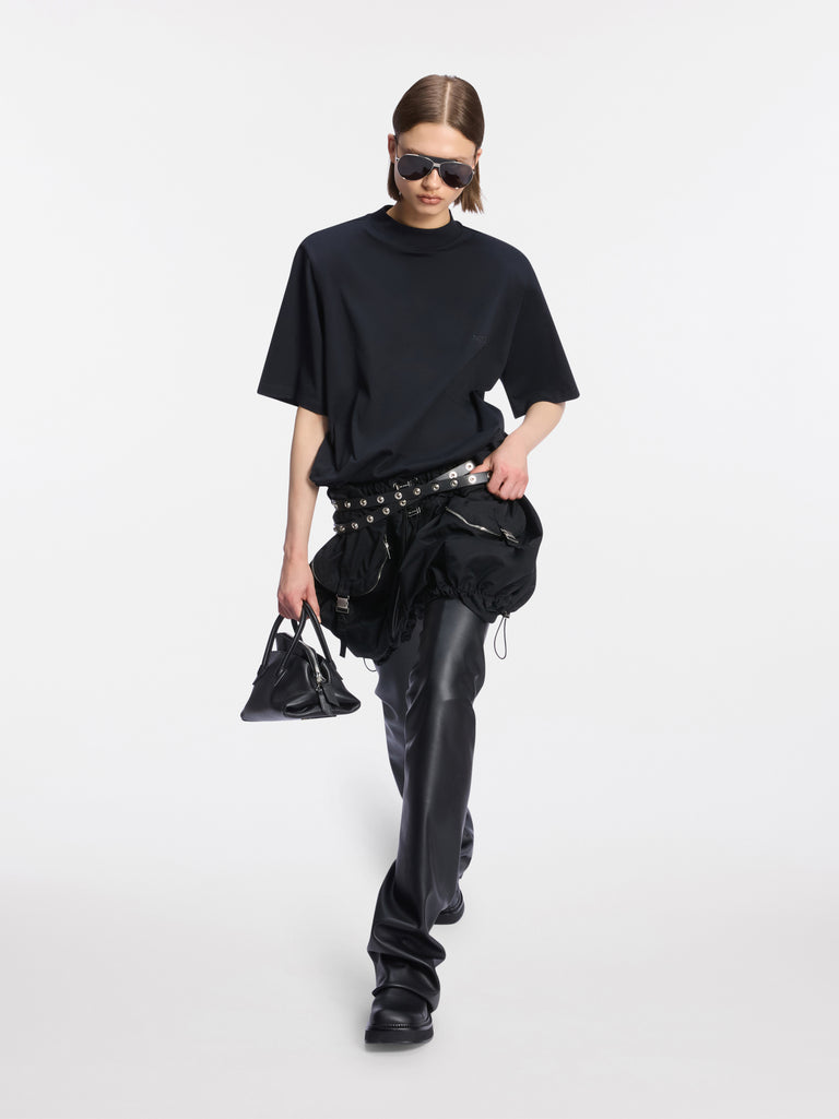 T-shirt black