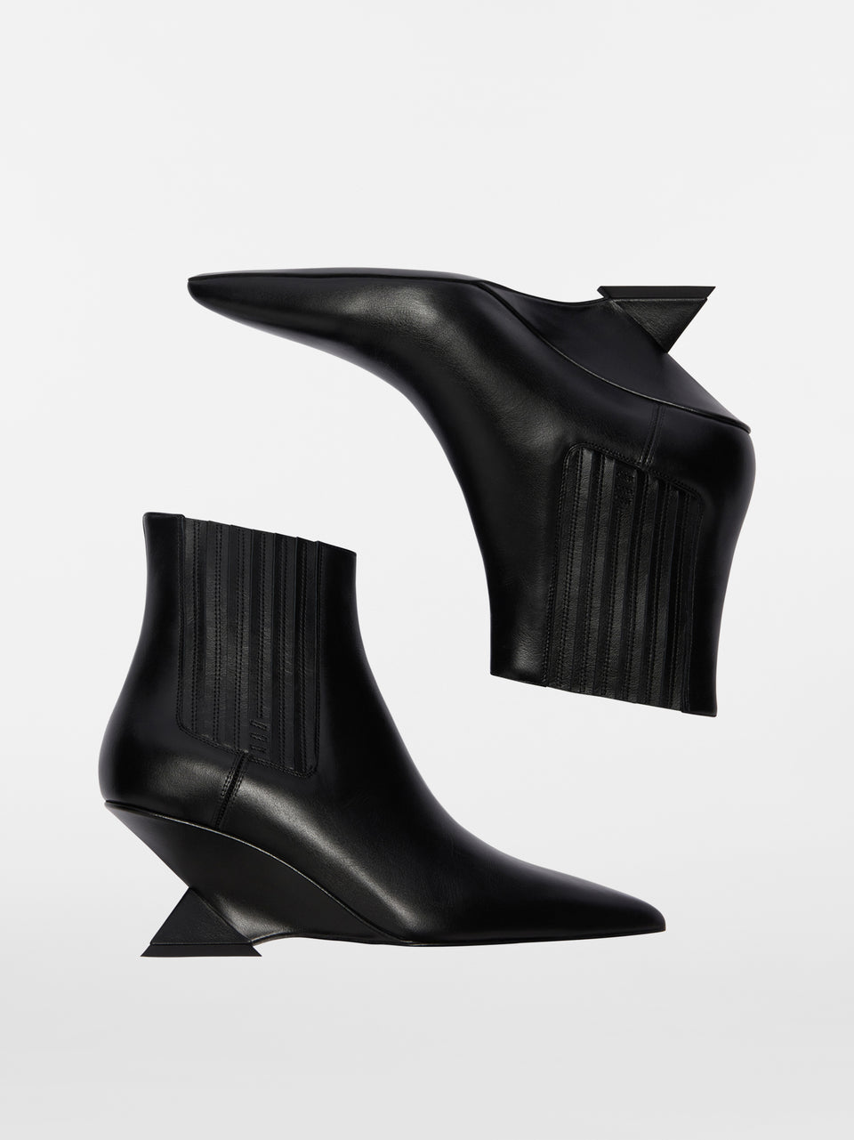 ''Cheope'' black ankle boot
