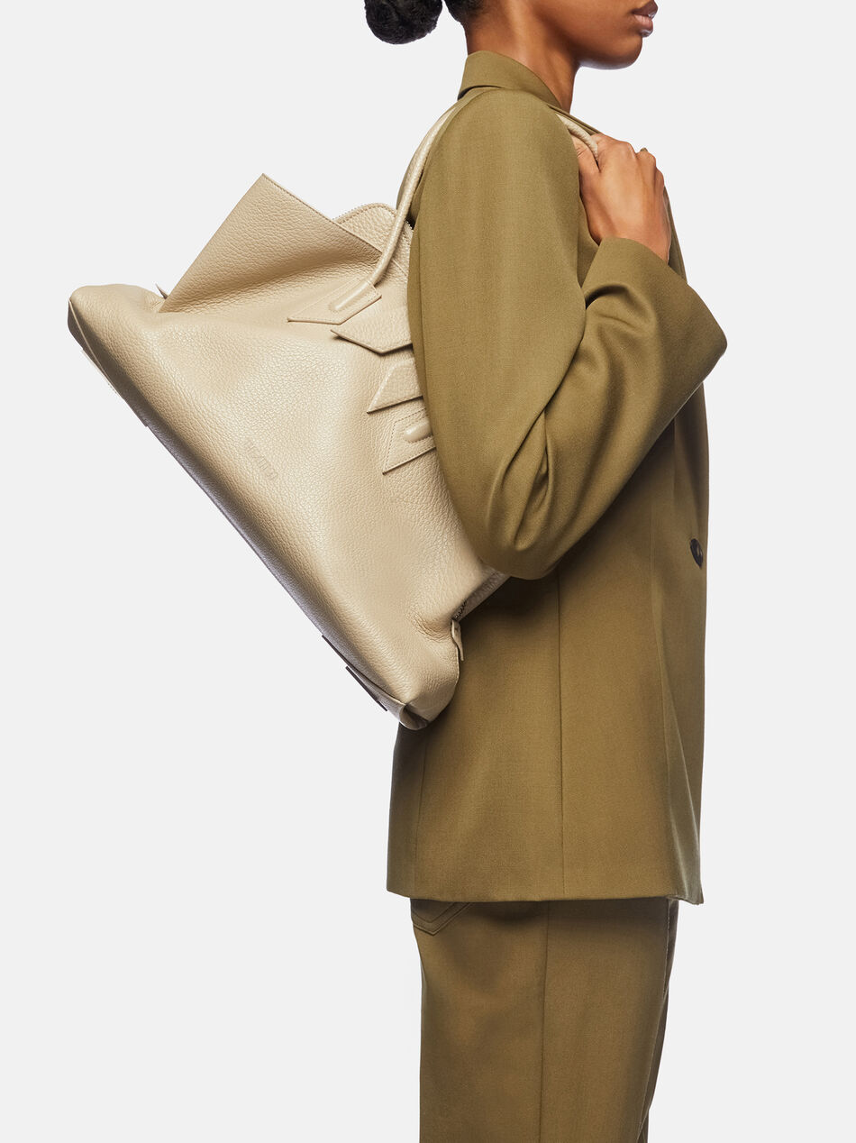 THE ATTICO ''La Passeggiata Medium'' sand top handle Sand 250WAH00054LBT117AA852