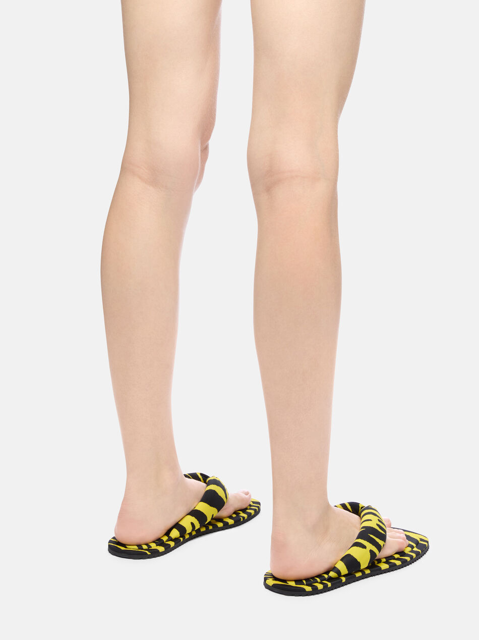 THE ATTICO ''Indie'' black and yellow flat thong BLACK/YELLOW 260WSH00797PAA116PR166