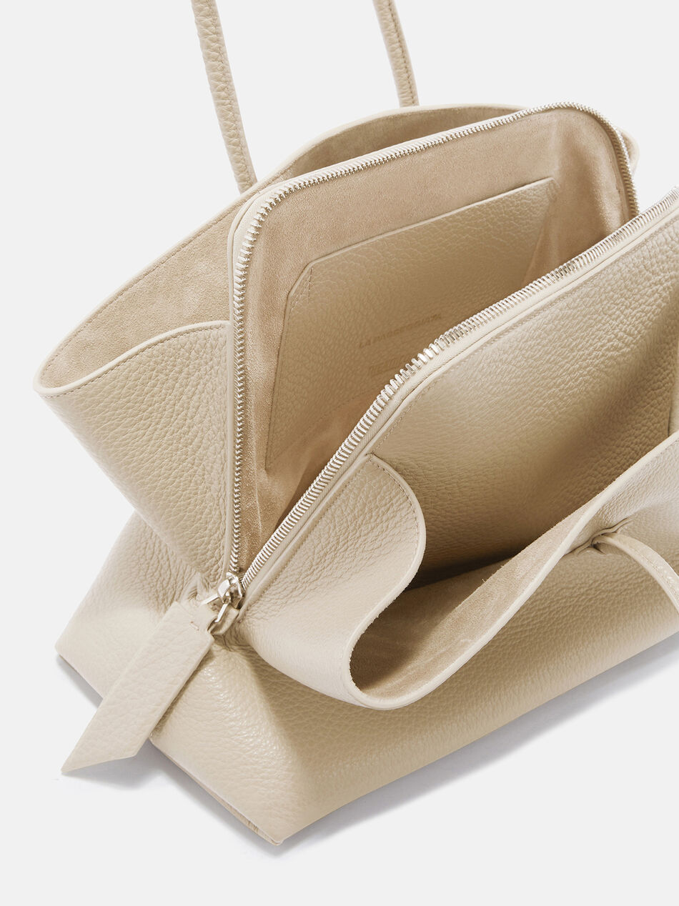 THE ATTICO ''La Passeggiata Medium'' sand top handle Sand 250WAH00054LBT117AA852